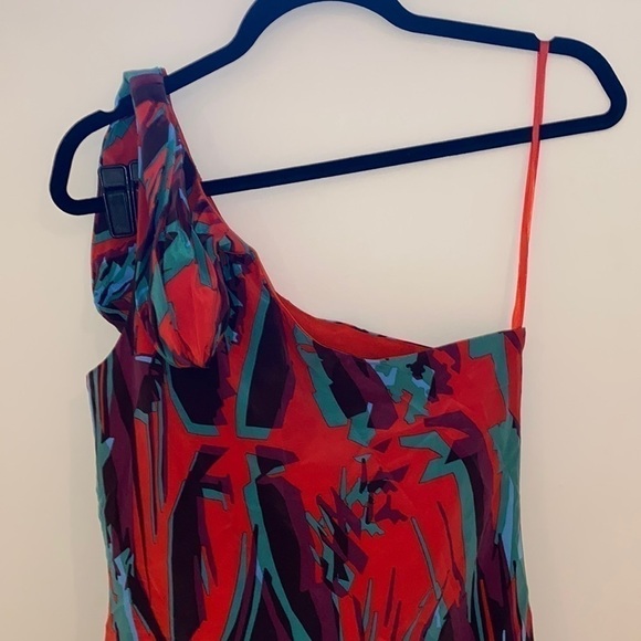 Bcbgmaxazria one shoulder coral passion midi dress 100% silk Size 4 - Picture 15 of 17